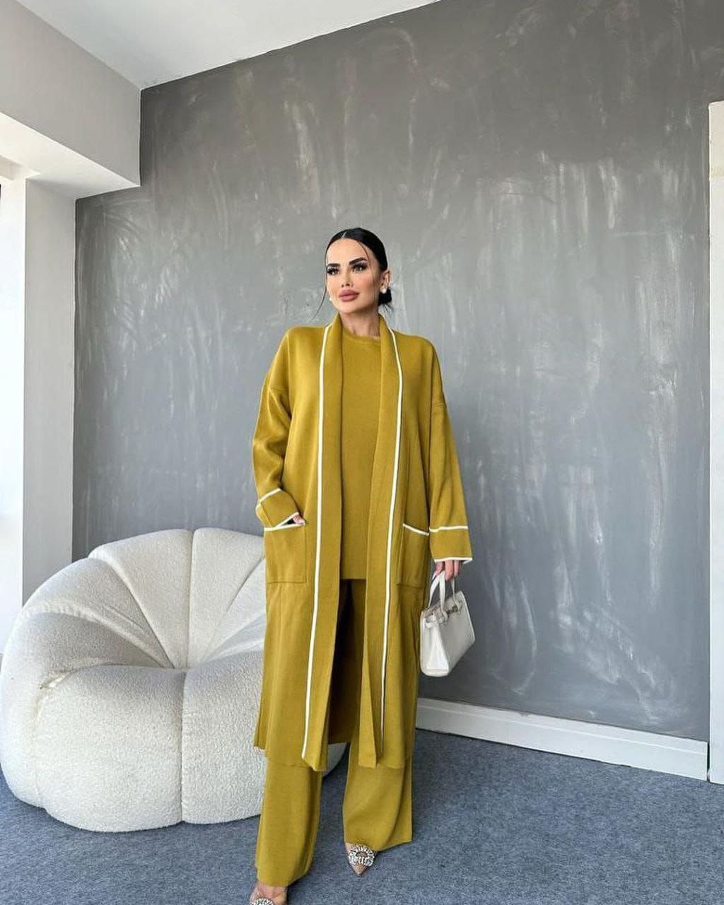 طقم تريكو فاخر 3 في 1 – كارديغان ماكسي + توب + بنطال بحدود كونتراست | 3 ألوان